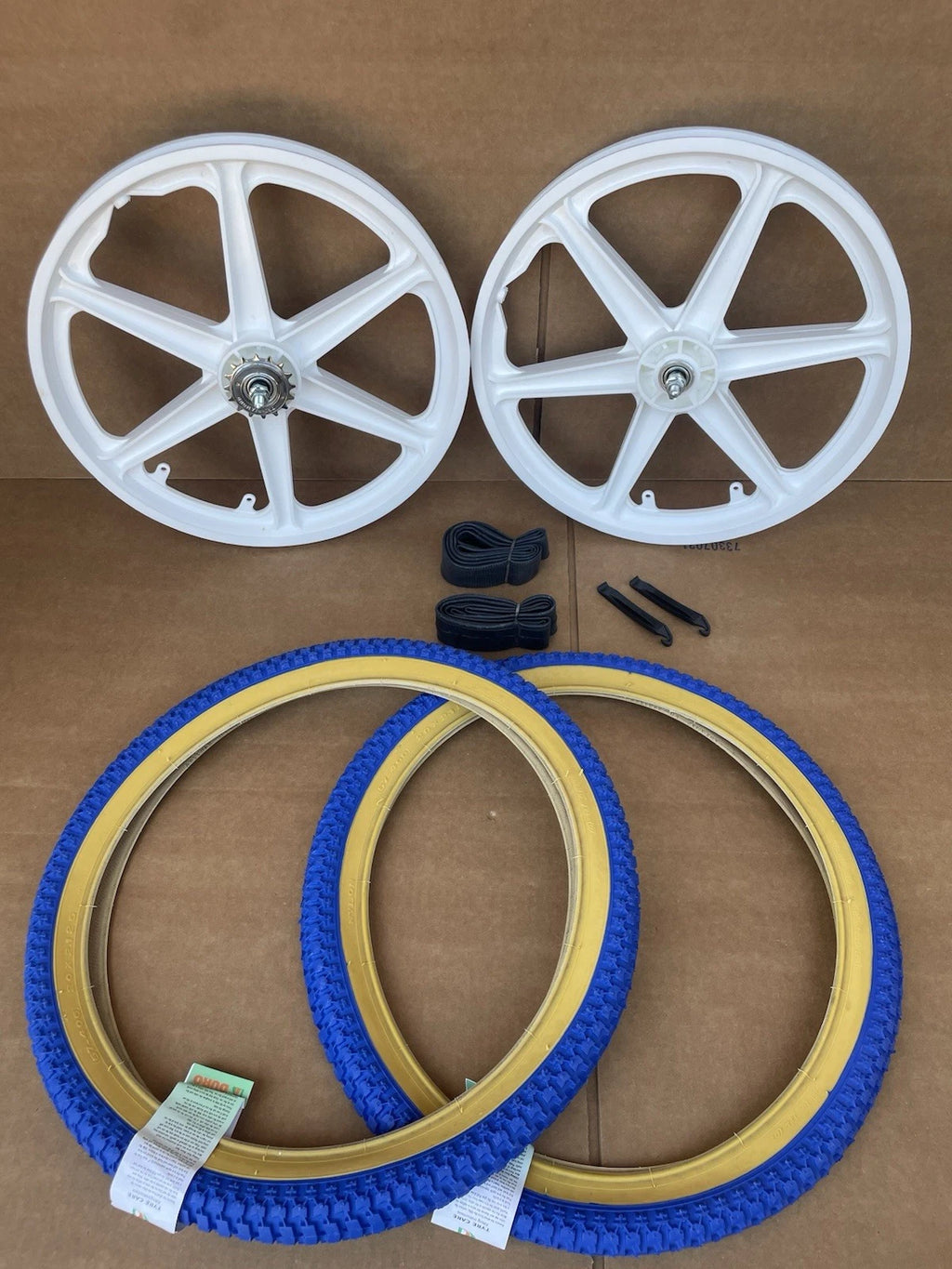 20" Bicycle Plastic White Mag Wheels Rims 20 x 2.125 Tires Tubes Set Snakeskin
